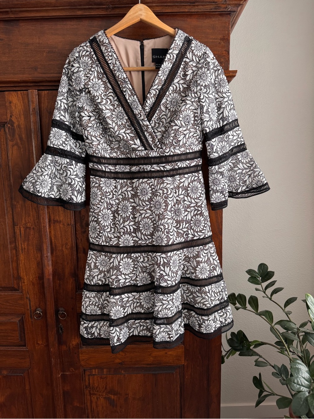 SHANI Bell Sleeve Surplice Floral Lace Dress Black and White